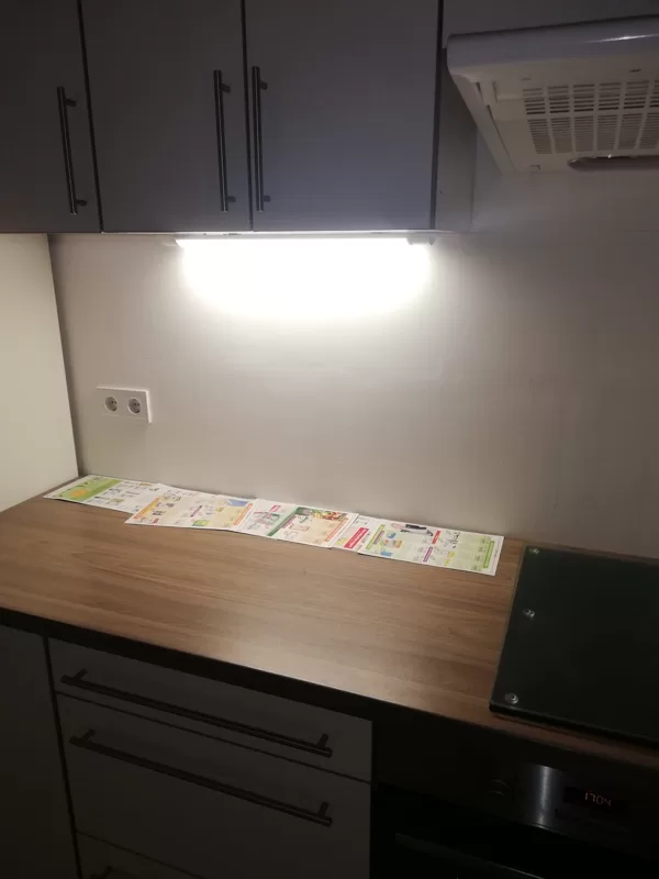 Konyhapult feletti burkolás